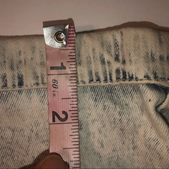 VINTAGE 1980’s OVERALL DISTRESSED PINSTRIPE DENIM SHORTALLS - Picture 4 of 16